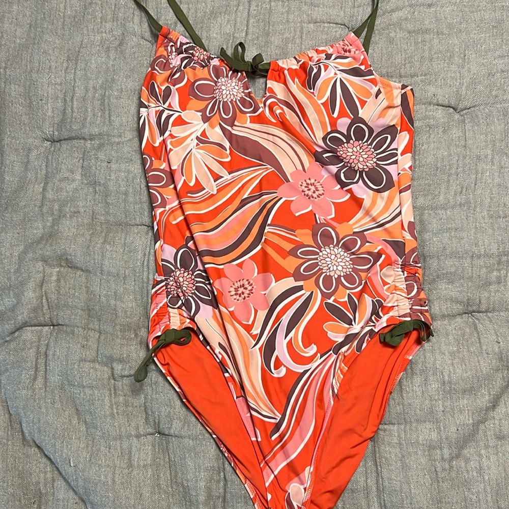 Women’s Aerie Swimsuit Size Large Long Cheeky 
Orange & Floral